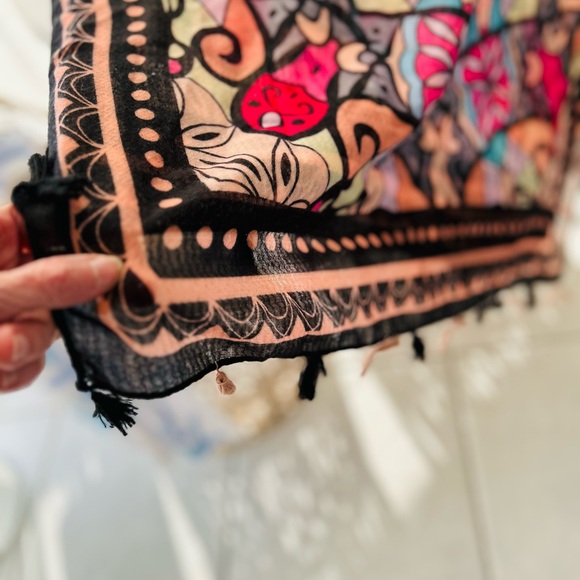 Colorful Geometric Pattern Scarf - Picture 6 of 8